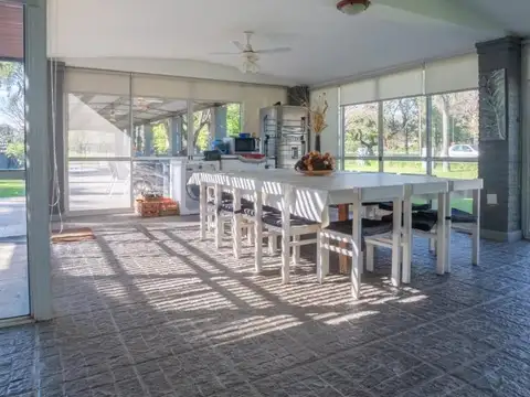 Casa en Venta con 5 cocheras