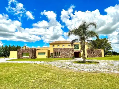 Casa 6 ambientes con 2 baños
