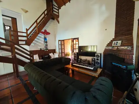 Casa en Venta con 2 cocheras