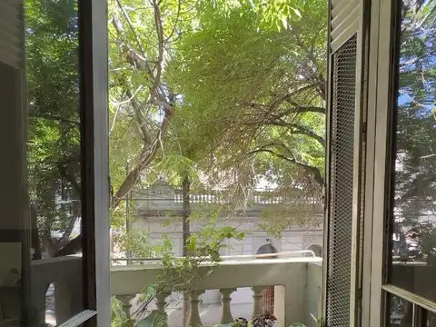 Avenida Carlos Calvo 1300, Piso 1