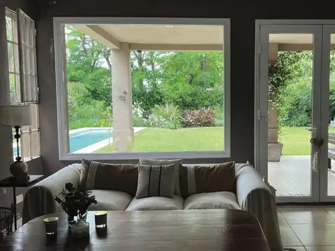 Casa en venta - 2 Dormitorios 2 Baños - Mercedes