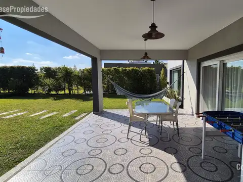 Casa en Venta con 4 cocheras