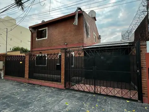 Casa de 3 Dormitorios con Patio y Cochera