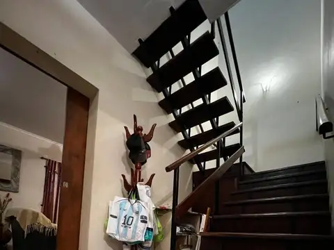 Casa de 3 Dormitorios con Patio y Cochera