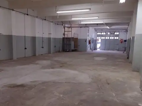 Excelente galpon en venta con renta