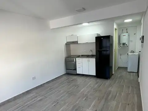Impecable monoambiente full equipado y luminoso . Excelente ubicacion: Pedernera 279, Lomas de Zamora