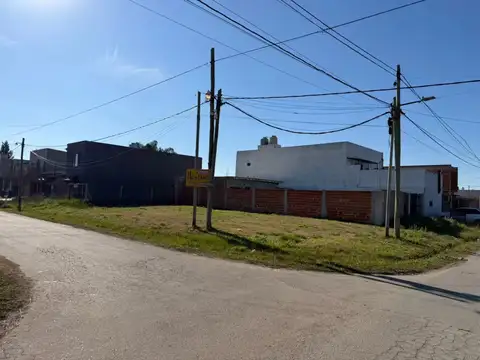 Lote sobre Victorino de la Plaza, Barrio Santa Ana, Glew