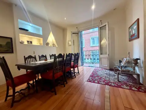 Venta Departamento 5 ambientes con balcón y patio