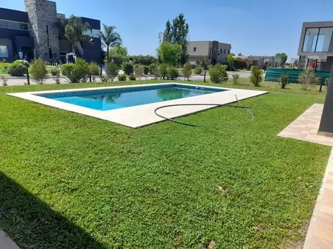 Casa 4 ambientes con 3 baños