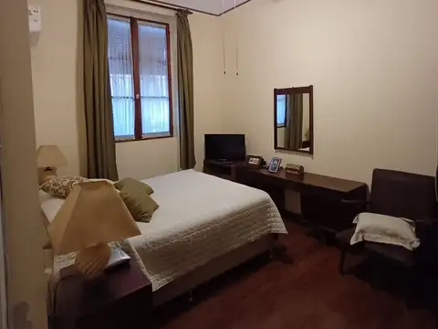 Casa 9 ambientes con 2 baños