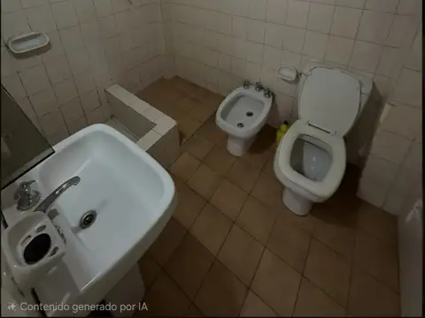 Cap J G Bermudez 100, Piso 2