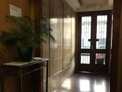 Cap J G Bermudez 100, Piso 2