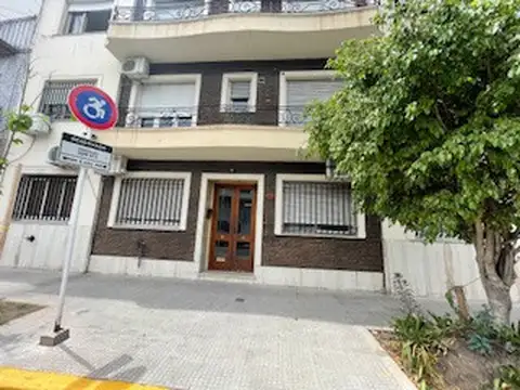 2 AMB X ESC FRENTE BALCÓN 45 MTS VISTA ABIERTA BAJ EXP $22630 DPTO Y EDIF EN ESTADO IMPECABLE