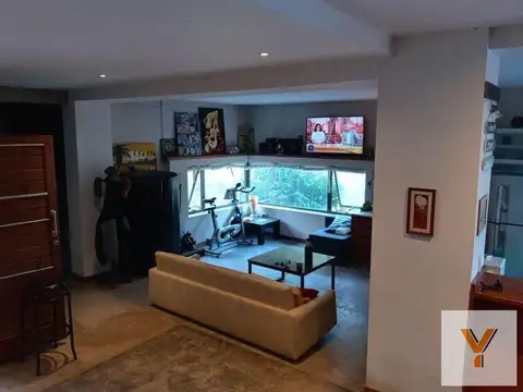 Oficina 10 ambientes con 4 baños