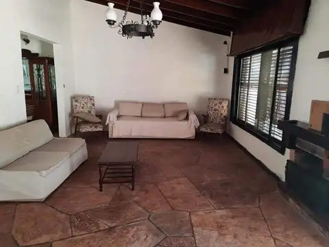 Casa en Venta con 3 cocheras