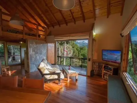 Casa 9 ambientes con 4 baños