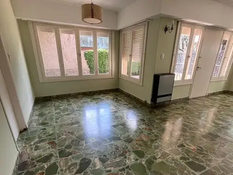 Casa 6 ambientes con 1 baño