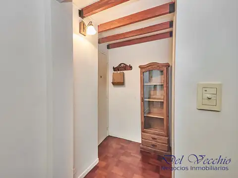 Excelente y supercómodo monoambiente, al frente.