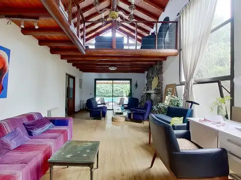 Casa en Venta con 2 cocheras