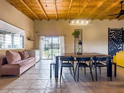 Casa de dos dormis c piscina en VENTA inversion
