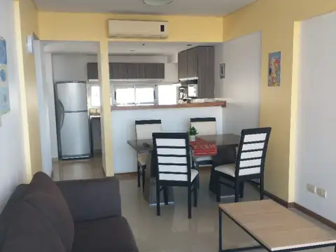 EXCELENTE 3 AMBIENTES CON BALCÓN TODO AMUEBLADO