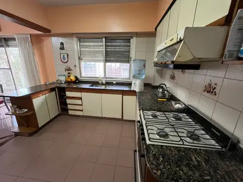 Amplio depto. 3 amb. - VENTA