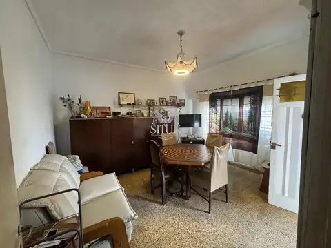 Casa 7 ambientes con 2 baños