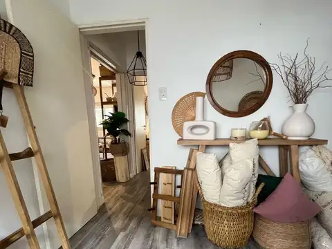 VENTA DE CASA DOS DORMITORIOS TOTALMENTE RECICLADA