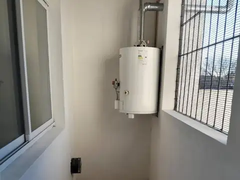 Jara 1800, Piso 2