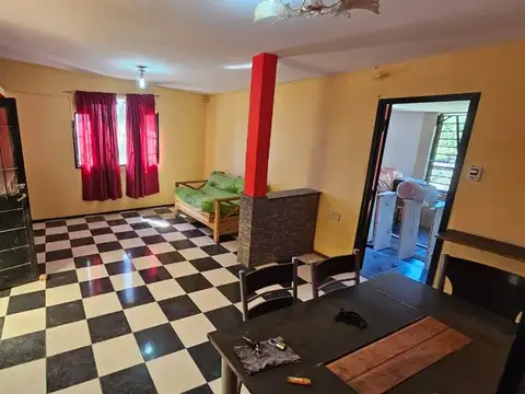 Casa 7 ambientes con 1 baño