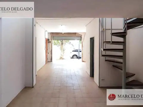 Depósito con entrepiso y doble ingreso – 100 m² – Villa Santa Rita