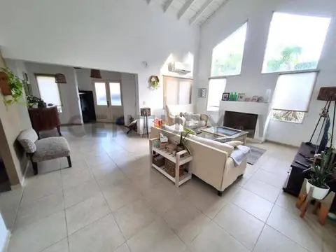 Casa en Venta en Haras María Elena, USD 240.000