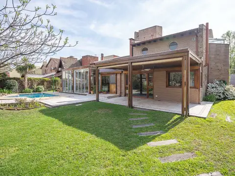 San Miguel de Ghiso. Bella Vista  Av. Santa Fe 2800