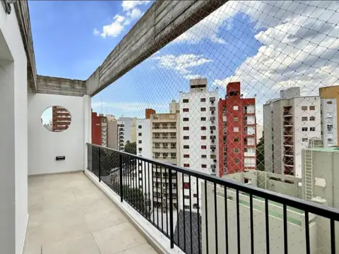 Departamento en venta. 2 dormitorios con cochera y terraza propia. La Plata