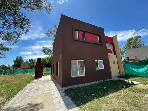 Casa en Venta en Francisco Alvarez, USD 157.500