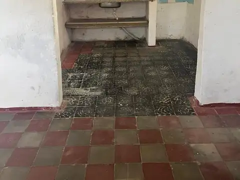 Casa 7 ambientes con 1 baño