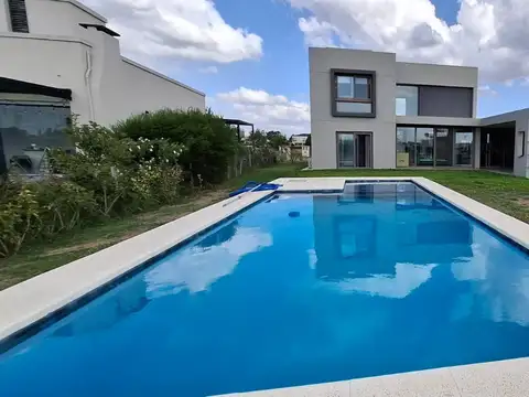 Casa en alquiler anual Canning Barrio La Alameda