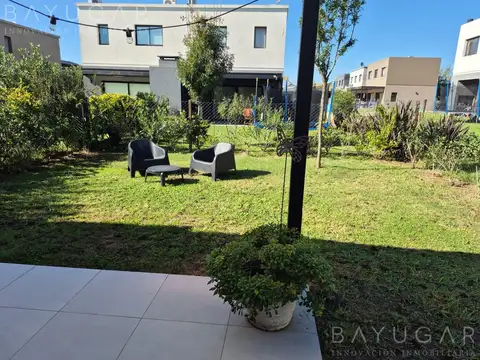 Venta Dúplex - 5 ambientes en Barrio El Aljibe - Manzanares