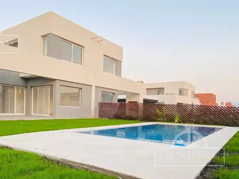 Casa en Venta Pilar Del Este con Jardin Pileta Aires Apto Credito