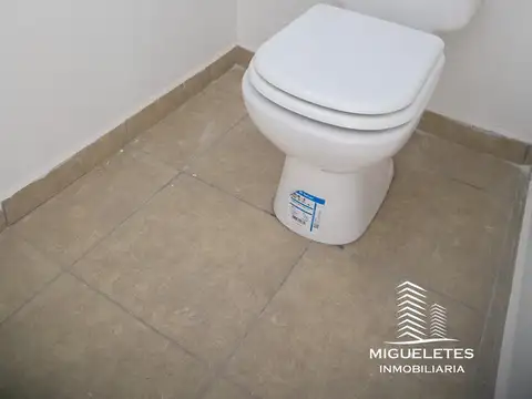 Casa 5 ambientes con 1 baño