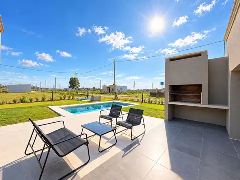 Casa 3 ambientes con 1 baño