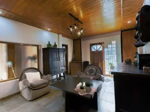 Casa 2 ambientes con 1 baño