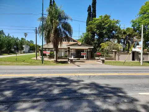 Los Inmigrantes esq. Las Coníferas