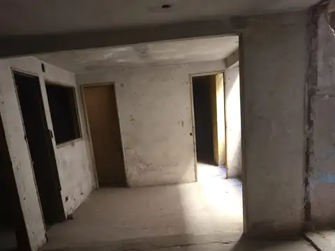 ALQUILER – IMPORTANTE GALPÓN DE 775 M2 – CASEROS