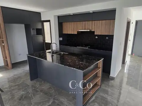 SE VENDE PROPIEDAD DE CATEGORÍA A ESTRENAR  B° CERRADO TEJAS IV. MALAGUEÑO.