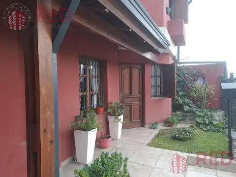 Casa en Venta con 2 cocheras