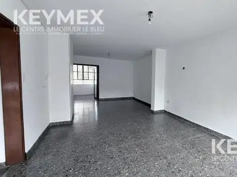 Casa en Alquiler con 2 cocheras