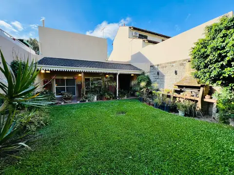 Chalet 4 Amb. con Jardín, a 5/c de Av. Maipú