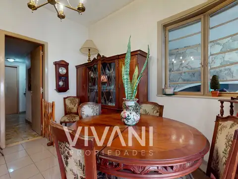 Casa 10 ambientes con 4 baños