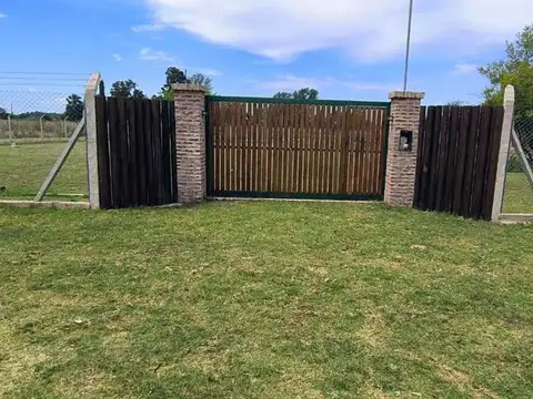 Camino al Circuito e/Piñeiro y Cabrera.